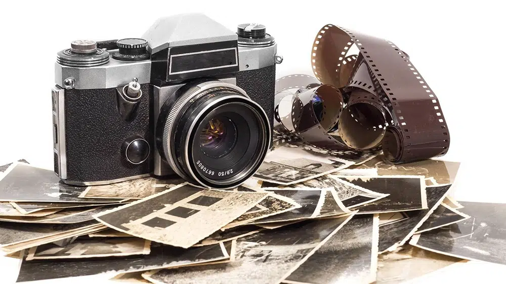 Kamera liegt auf Geldscheinen